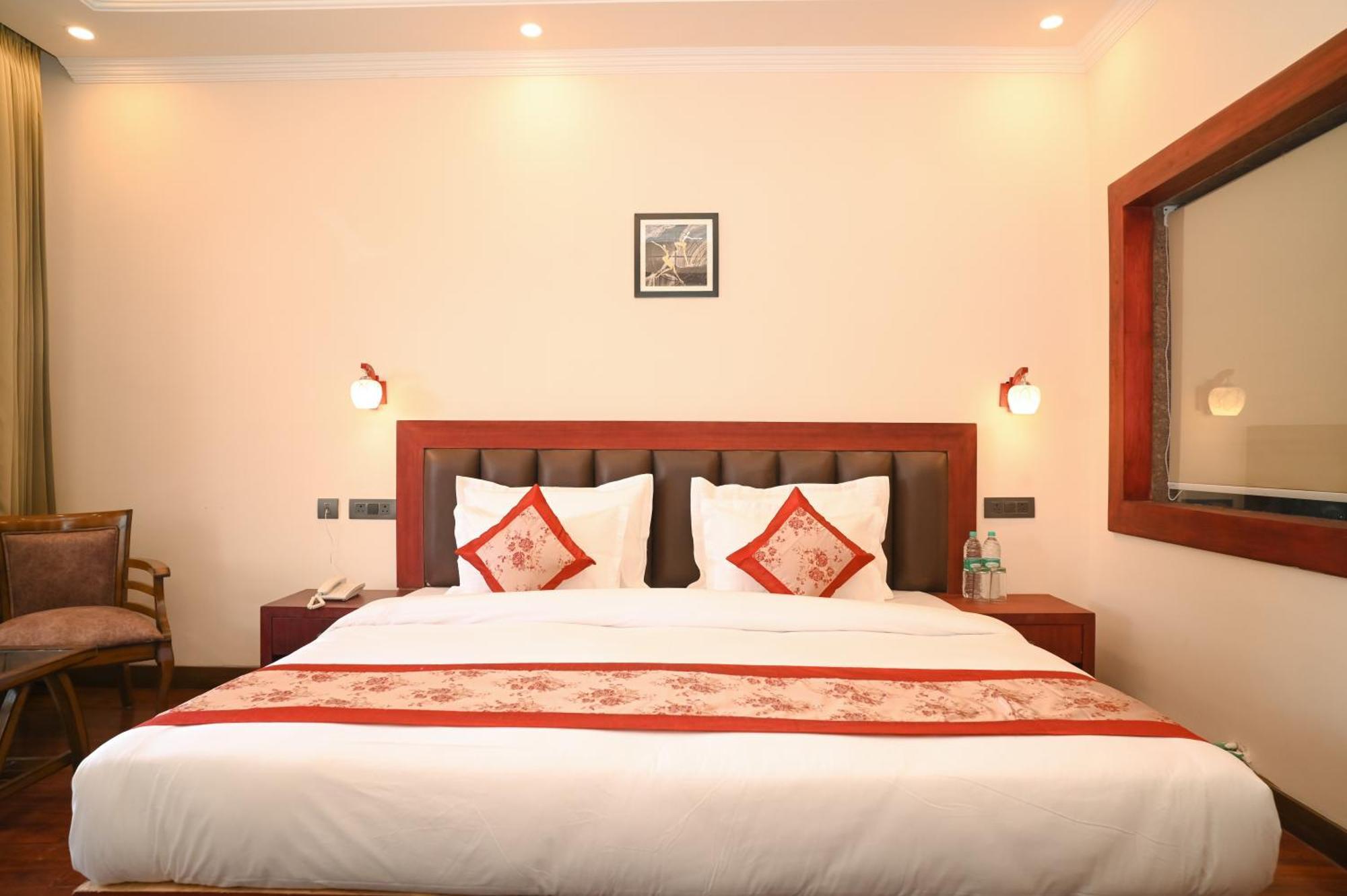 Hotel Ladakh Hills Лех Екстериор снимка